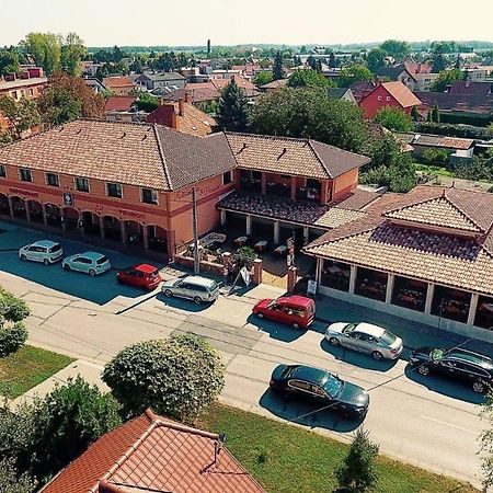 Corvin Pension&Restaurant Hotel Veľký Meder Bagian luar foto