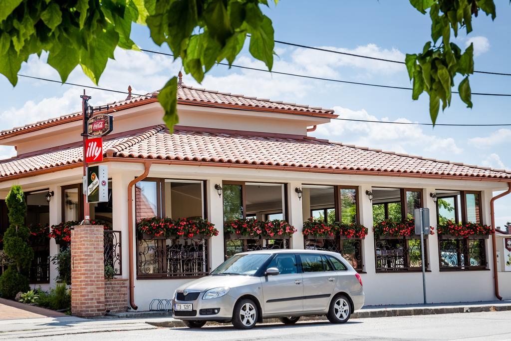 Corvin Pension&Restaurant Hotel Veľký Meder Bagian luar foto