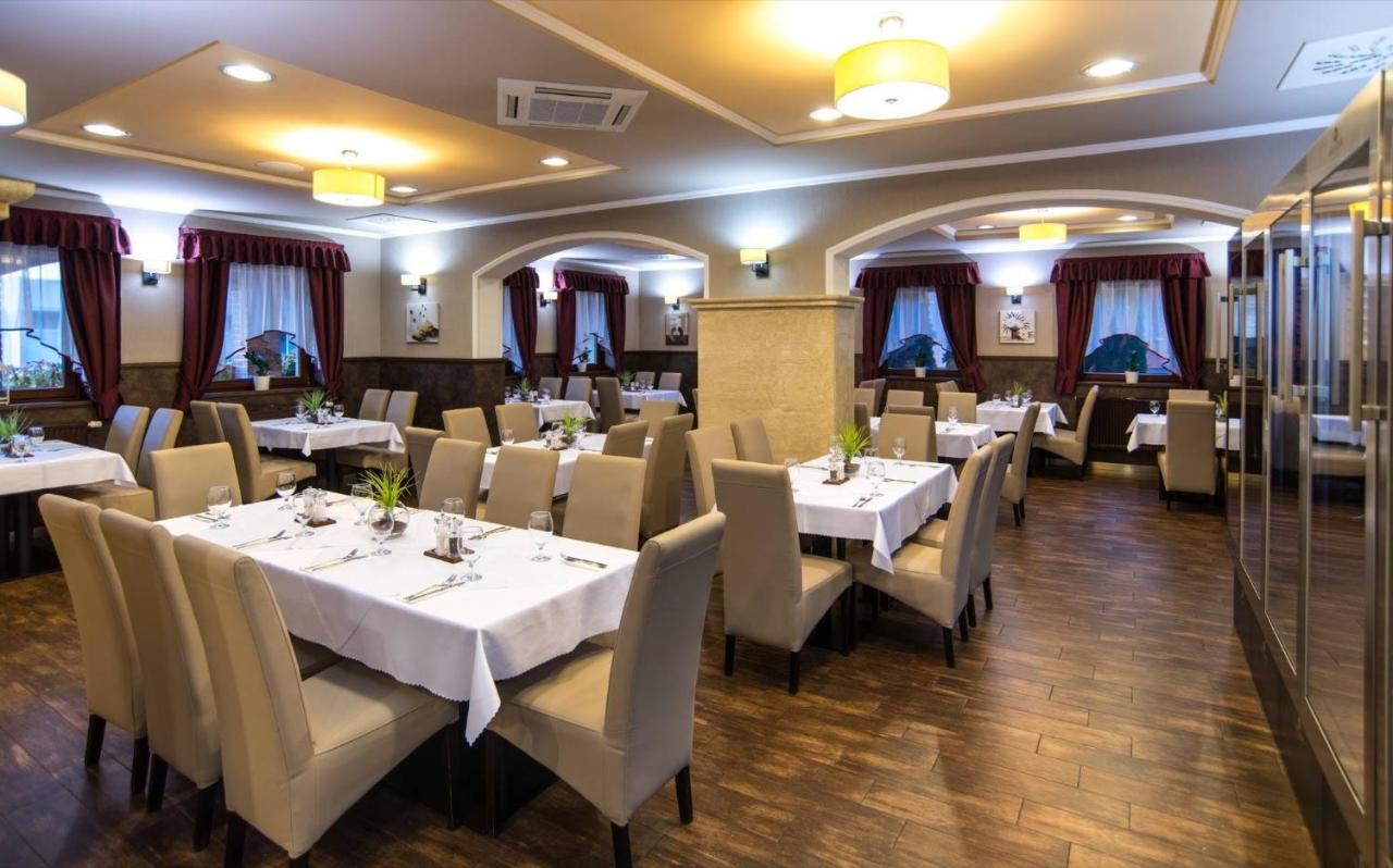 Corvin Pension&Restaurant Hotel Veľký Meder Bagian luar foto